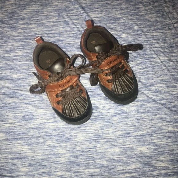 Boys shoes size 9 - Picture 2 of 3